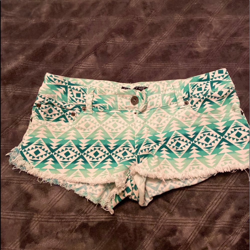Empyre shorts 😍 2/3 size